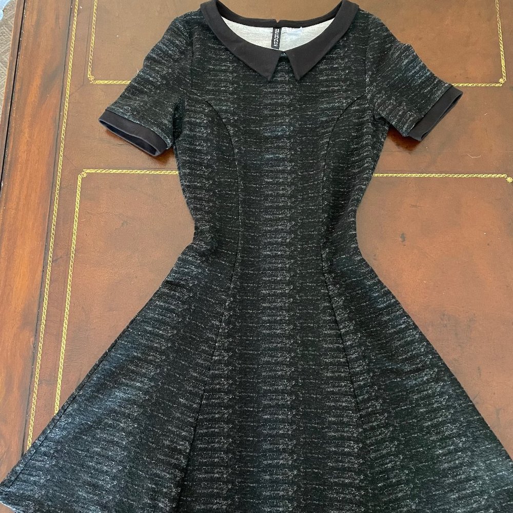 Feminine collared black dress